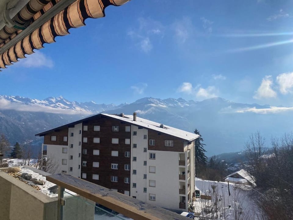 Magnifique appartement avec vue sur les sommets enneigés Apartment in Crans-Montana