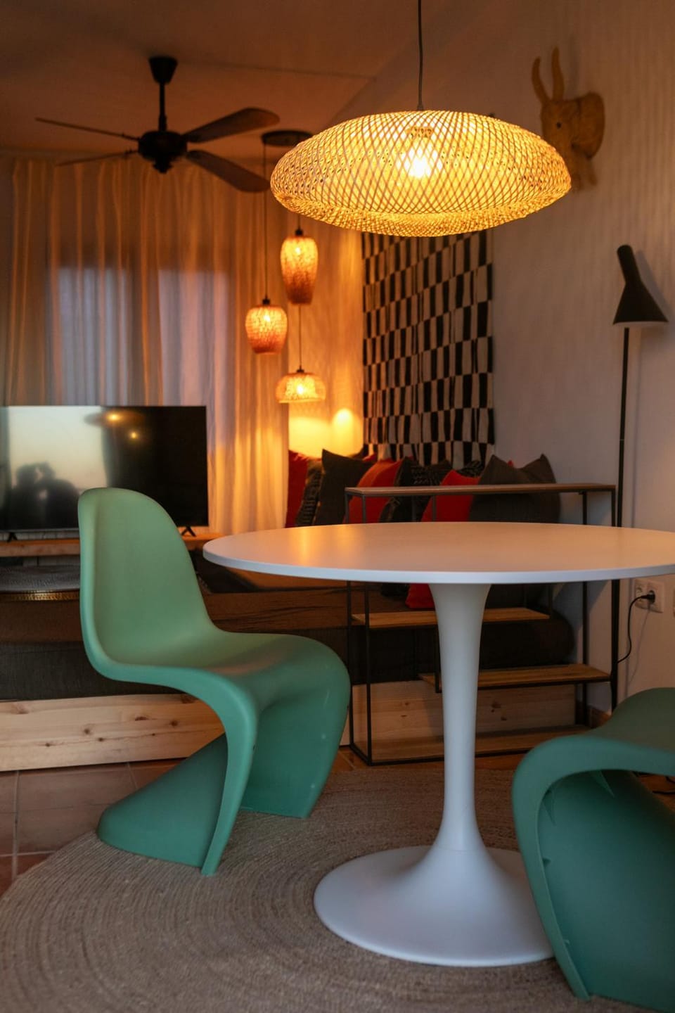 Seating area, Dining area