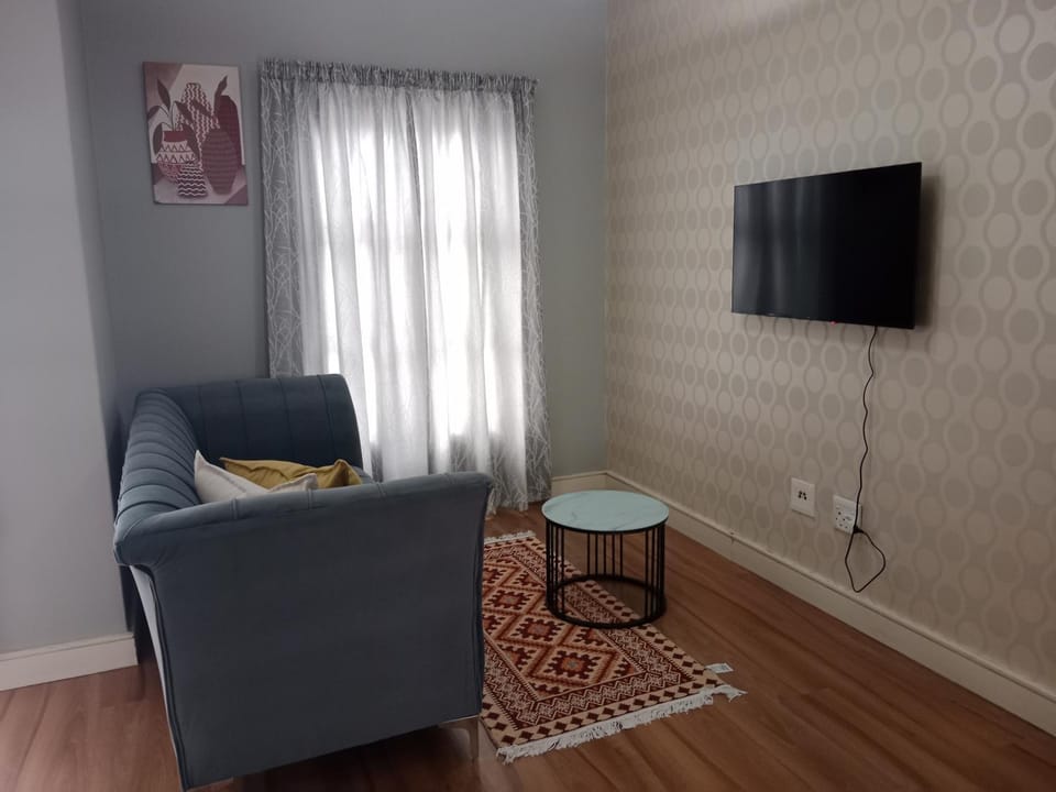 TV and multimedia, Living room, Seating area, Evening entertainment
