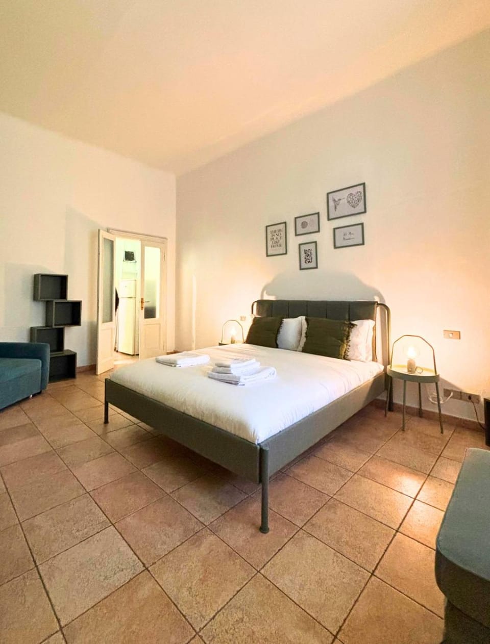 Photo of the whole room, Bedroom
