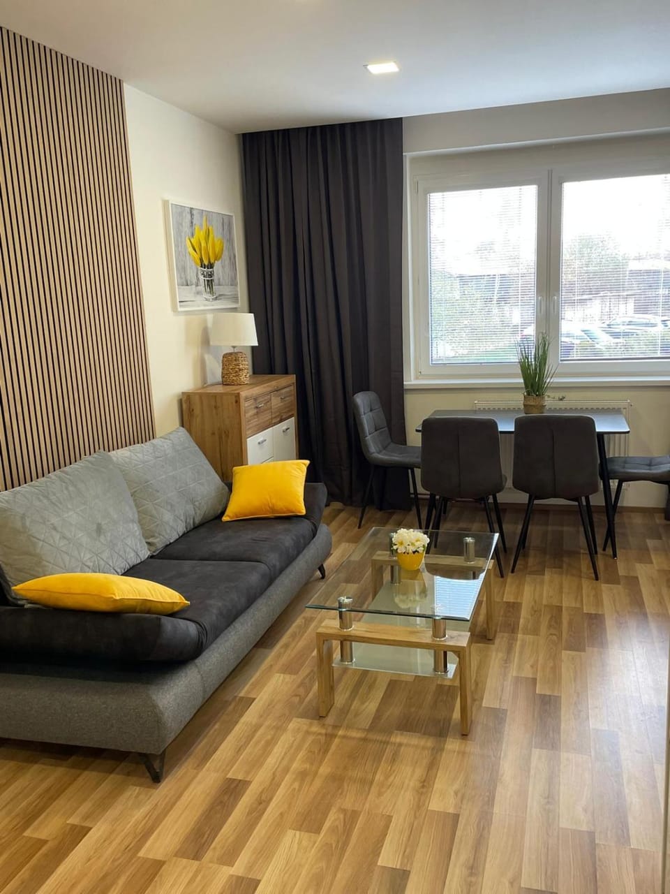 Seating area, Dining area