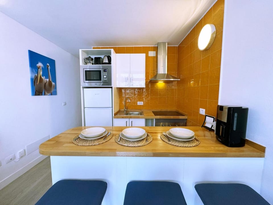 Coffee/tea facilities, Kitchen or kitchenette, oven, toaster