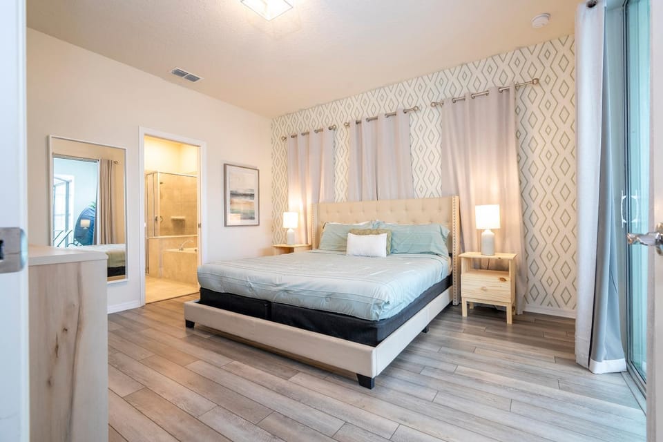 Exquisite 5BR Villa with Private Pool & Spa - Windsor Island - 3425 LW House in Four Corners