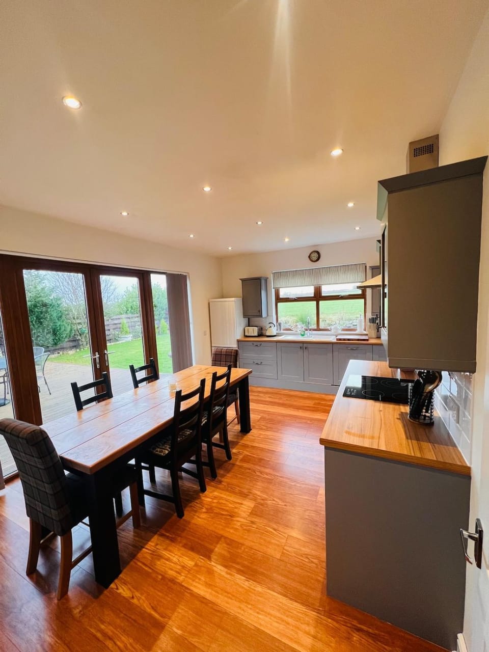 Luxury 3 bedroom country cottage with hot tub House in Scotland