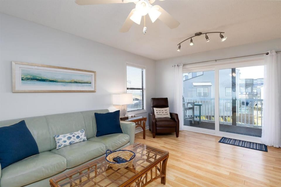Brigadoon! Ocean and Sound Views, Pool, Private Apartment in North Topsail Beach
