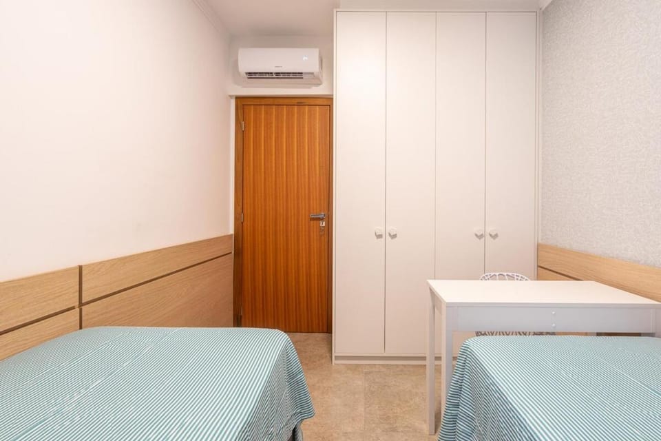 Bedroom, air conditioner