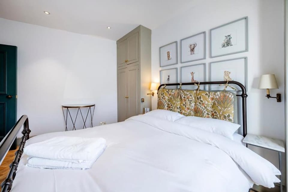 Made in Chelsea- 2 bed by Out of Office Lifestyle Apartment in City of Westminster