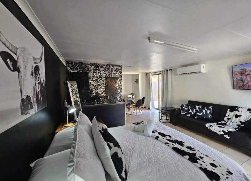 Bed, TV and multimedia, Living room, Seating area, air conditioner