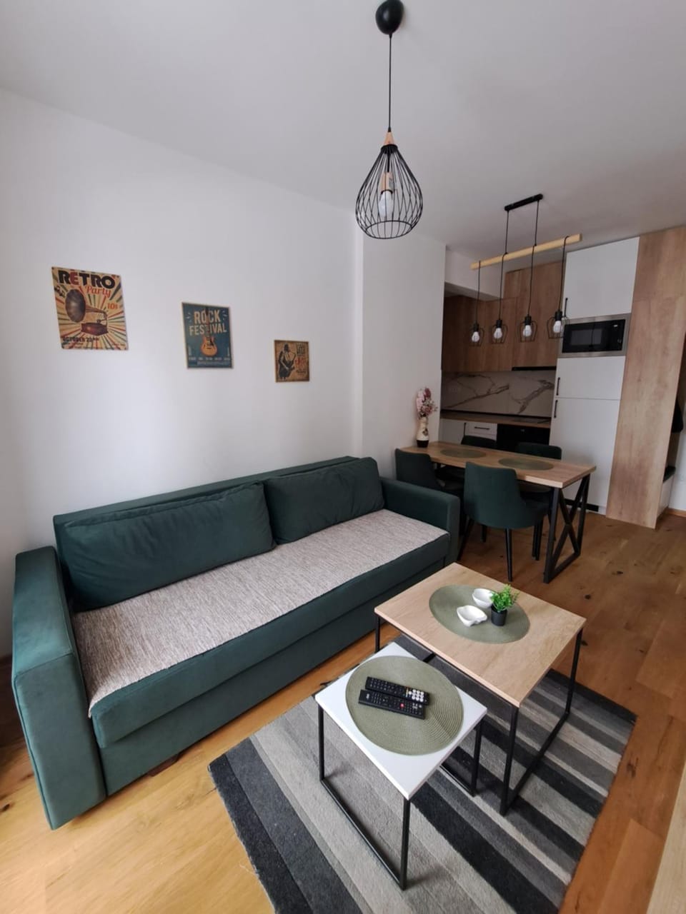 Kitchen or kitchenette, Living room, Seating area, Dining area