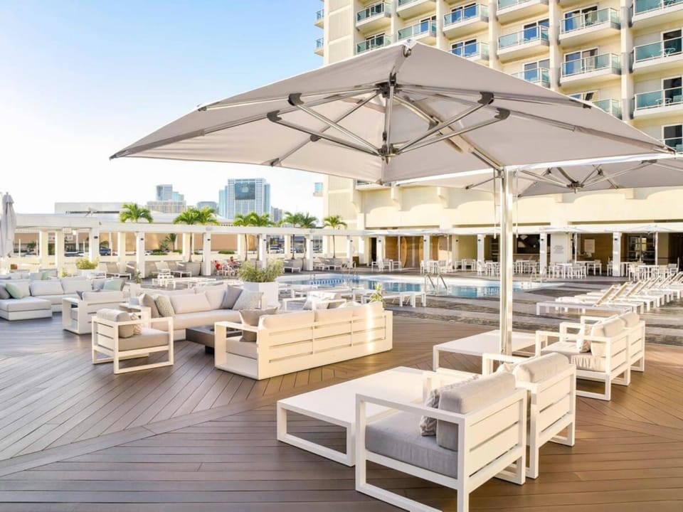 Balcony/Terrace, Swimming pool, sunbed