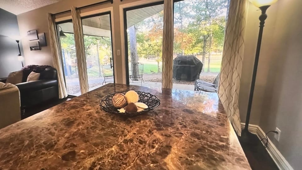 Seating area, Dining area