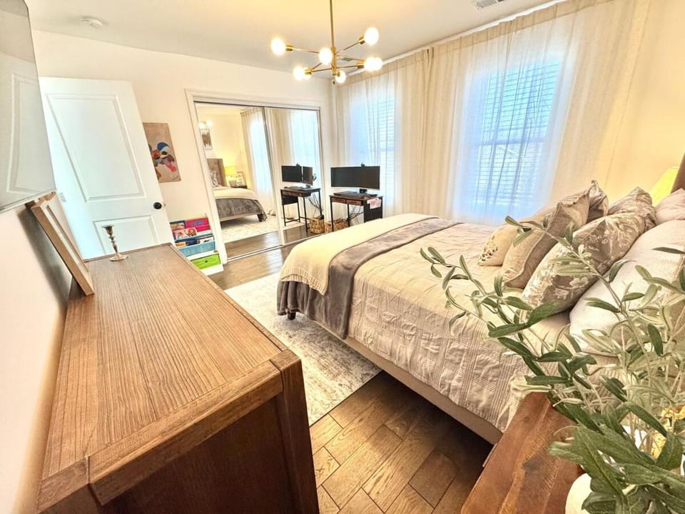 French Provincial with Grand Piano- Steps from DC House in Mount Rainier