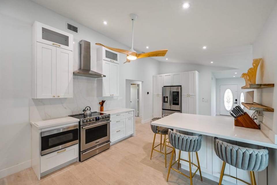 Walk to Tigertail Beach! Marco Island Home w/ Pool House in Marco Island
