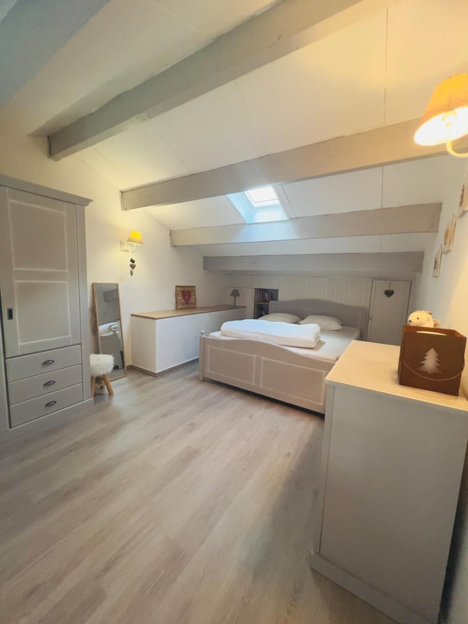 Bed, Photo of the whole room, Bedroom, wardrobe