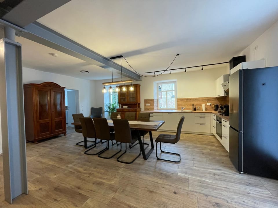 Kitchen or kitchenette, Dining area, stove