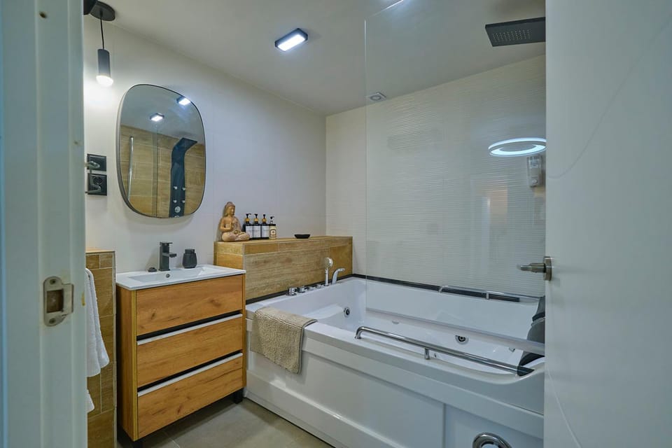 Bathroom, Bath, towels
