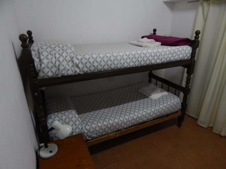 Bed, Bedroom, bunk bed, towels
