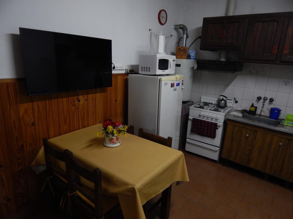 TV and multimedia, Kitchen or kitchenette, oven, stove