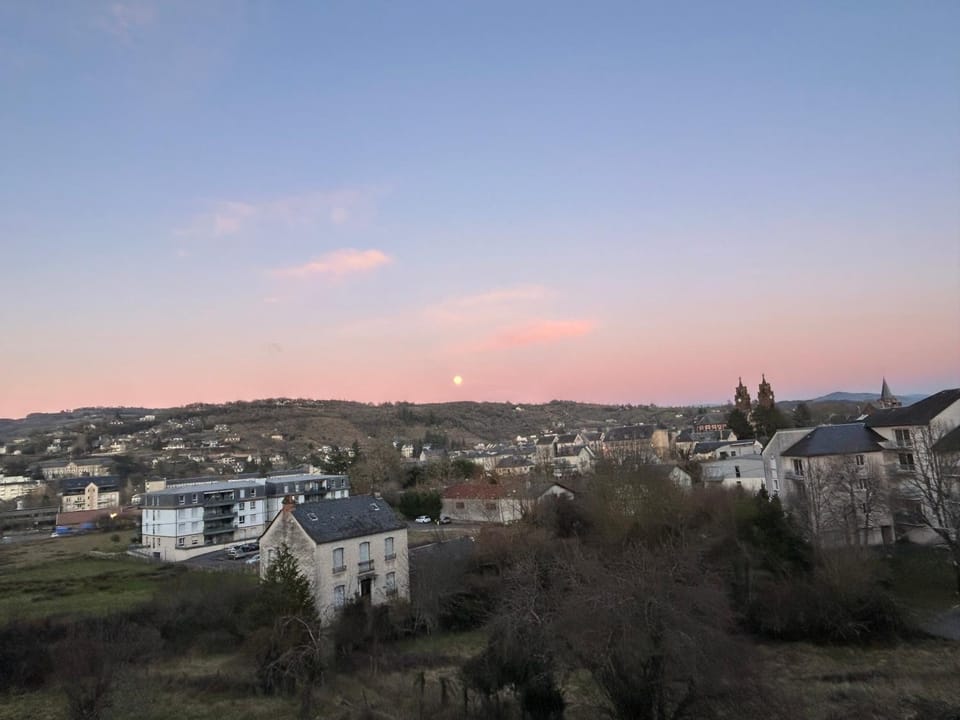 Natural landscape, Balcony/Terrace, City view, Mountain view, Sunset