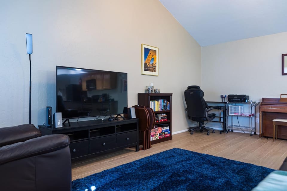 Cozy House Pool Spa Tennis & Pickleball Courts House in Tempe