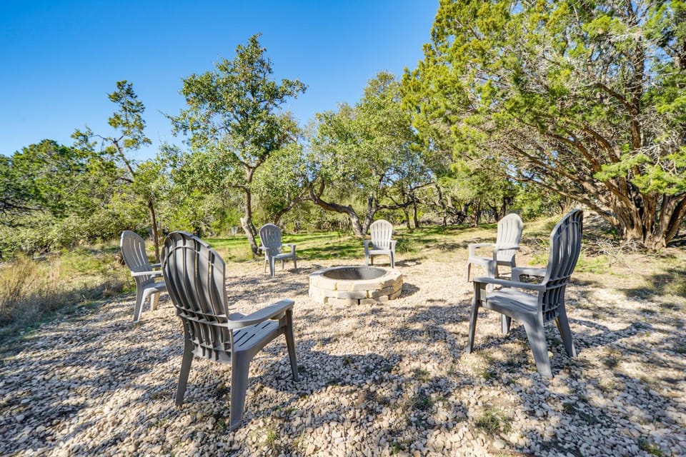 5 Mi to Dtwn Dripping Springs: Cabin w/ Jacuzzi! Cabin in Rio Grande