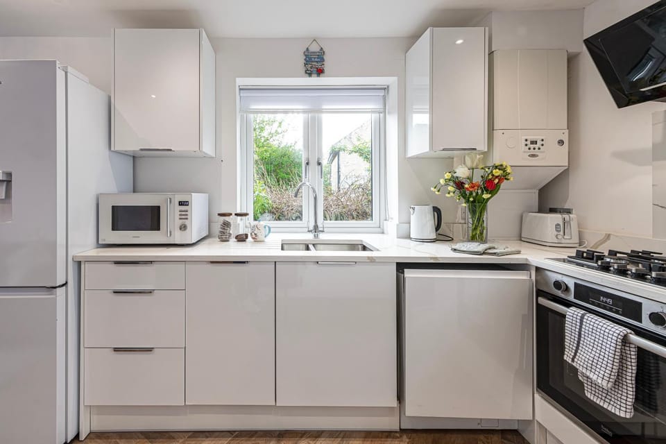 The Cove at No 1 Trearddur Road Villa in Trearddur Bay