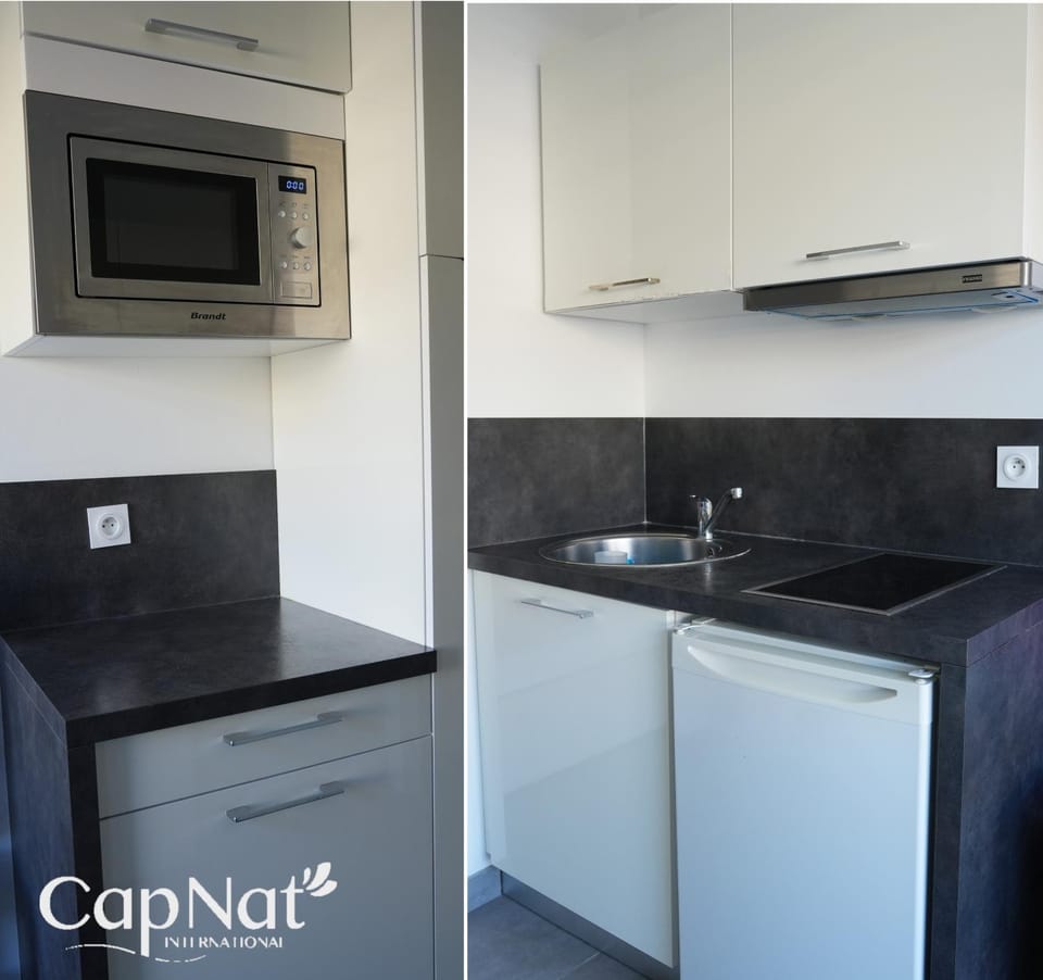 Kitchen or kitchenette, stove