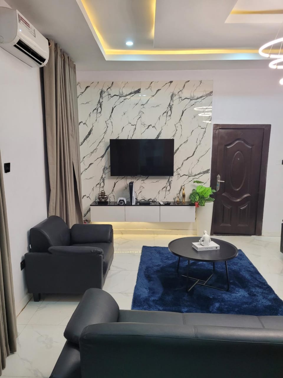 Communal lounge/ TV room, TV and multimedia, Living room, Seating area, Evening entertainment, air conditioner