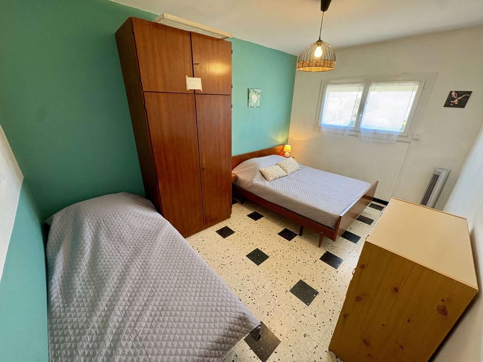 Bed, Photo of the whole room, Bedroom, wardrobe