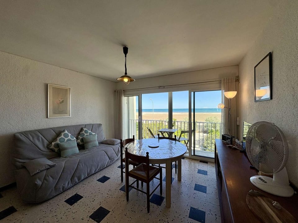 View (from property/room), Living room, Dining area, Sea view