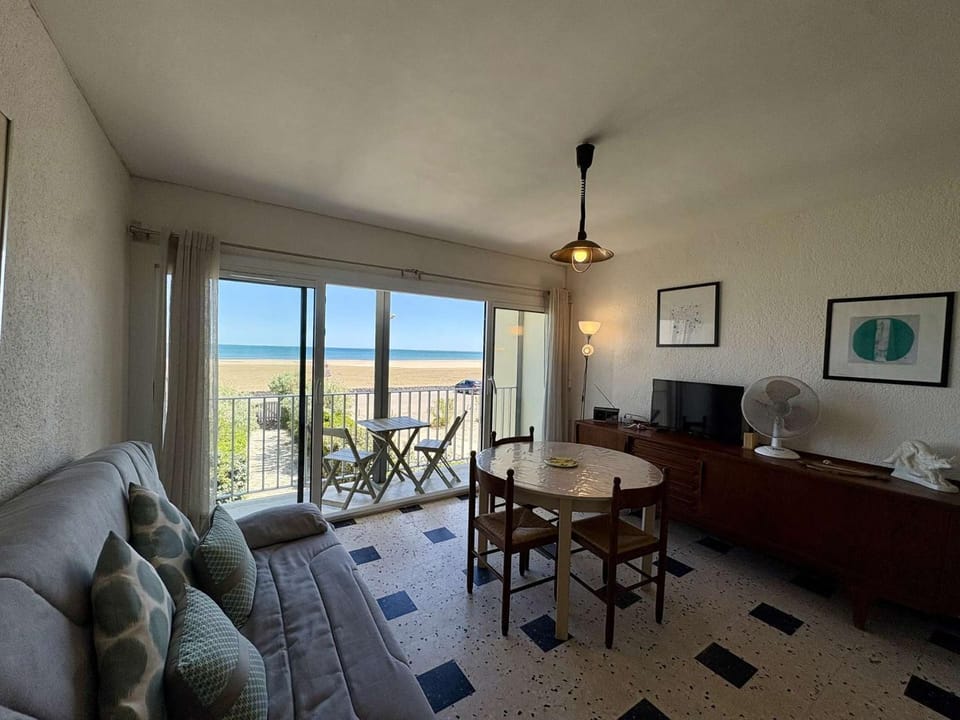 Living room, Dining area, Sea view