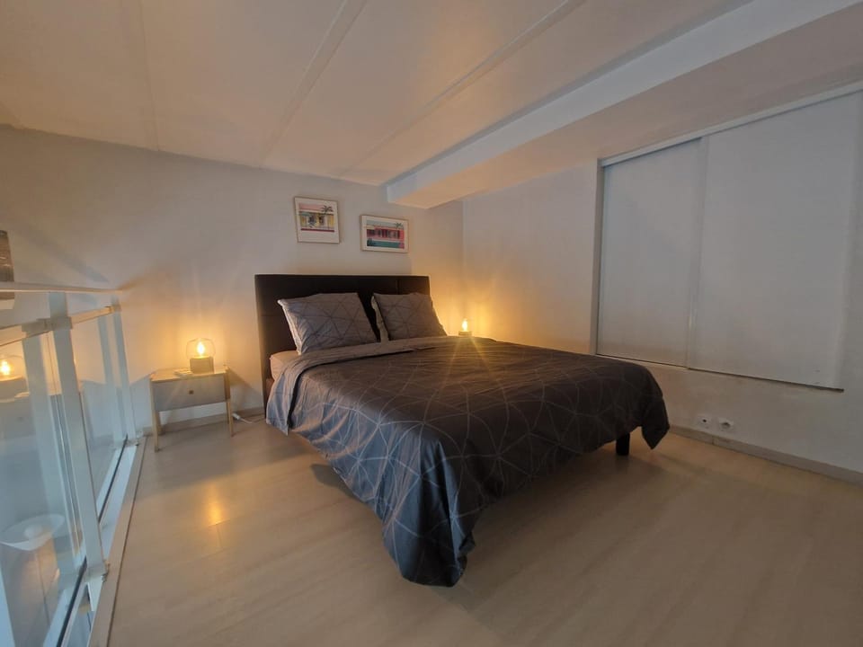Bed, Bedroom