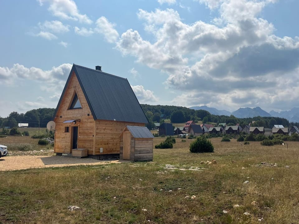 Property building, Natural landscape, Mountain view