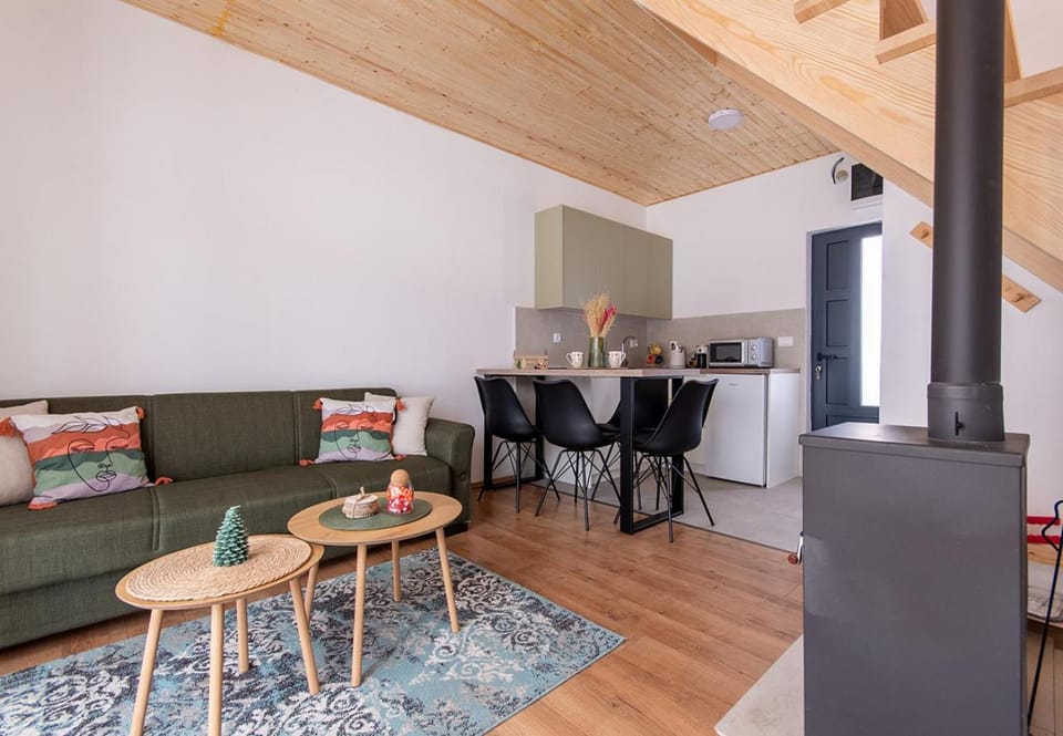 Seating area, kitchen