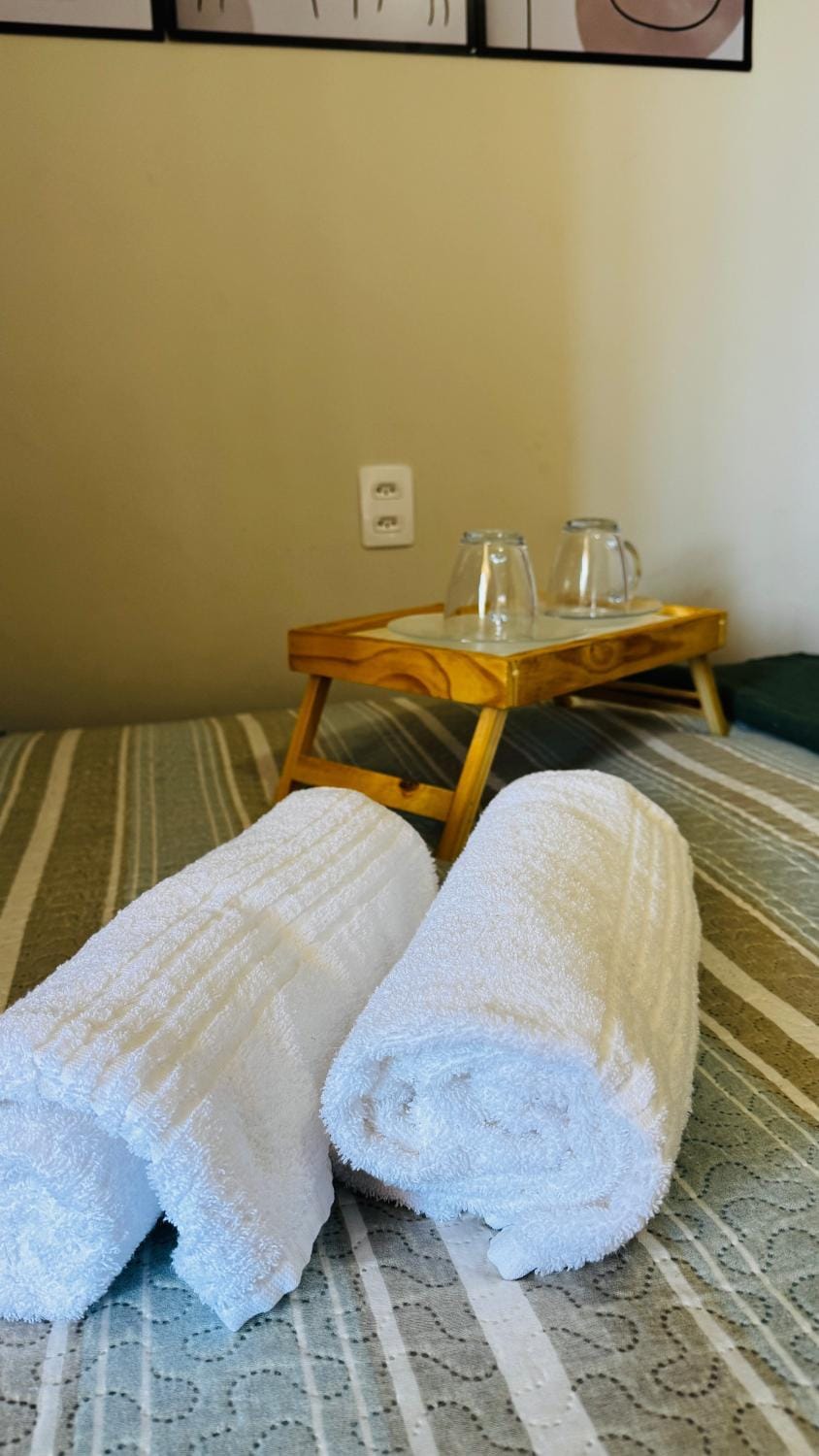 Bed, Decorative detail, towels