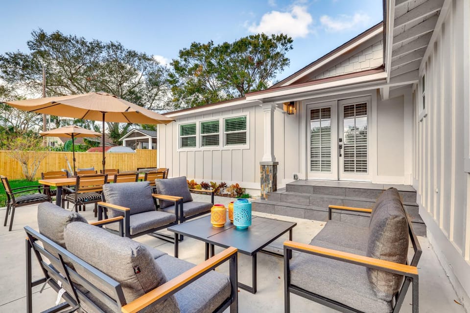 Fenced Yard: Lakeland Home Adjacent to Golf Course House in Lakeland
