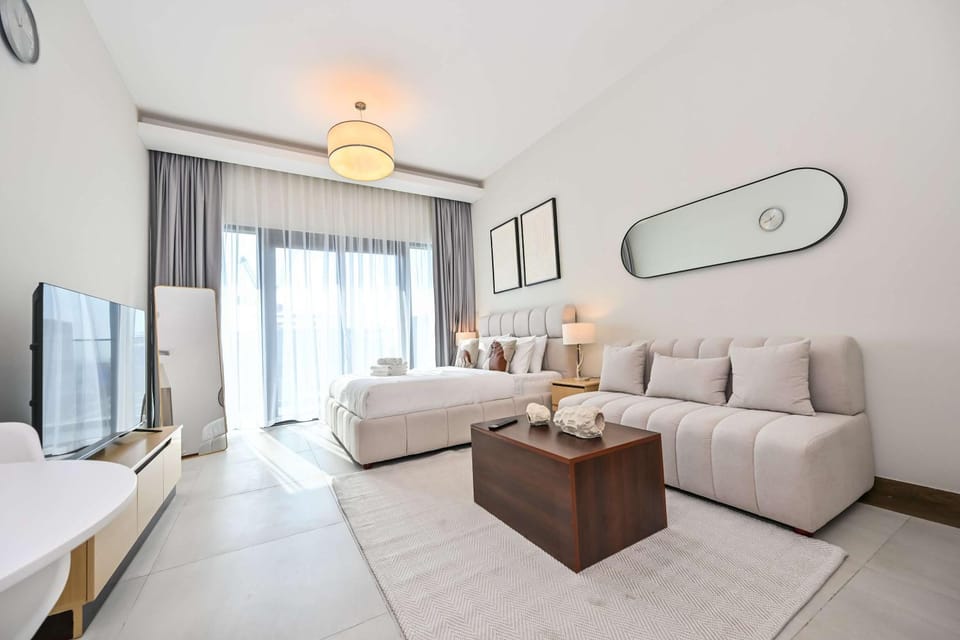 Luxurious Studio with Bay View in Sol Bay Apartment in Dubai