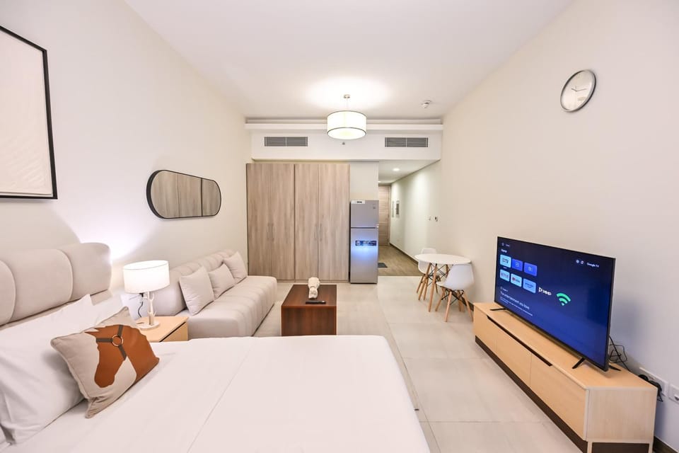 Luxurious Studio with Bay View in Sol Bay Apartment in Dubai