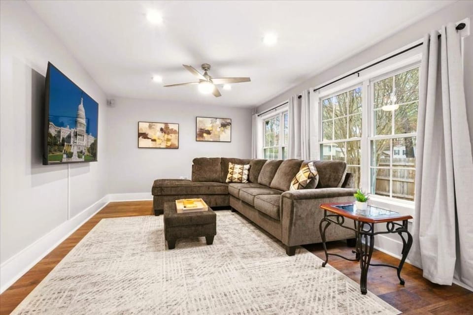 Communal lounge/ TV room, TV and multimedia