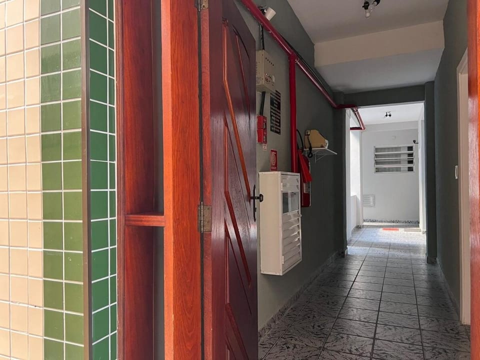 Kitnet térreo no Canto do Forte Apartment in State of São Paulo