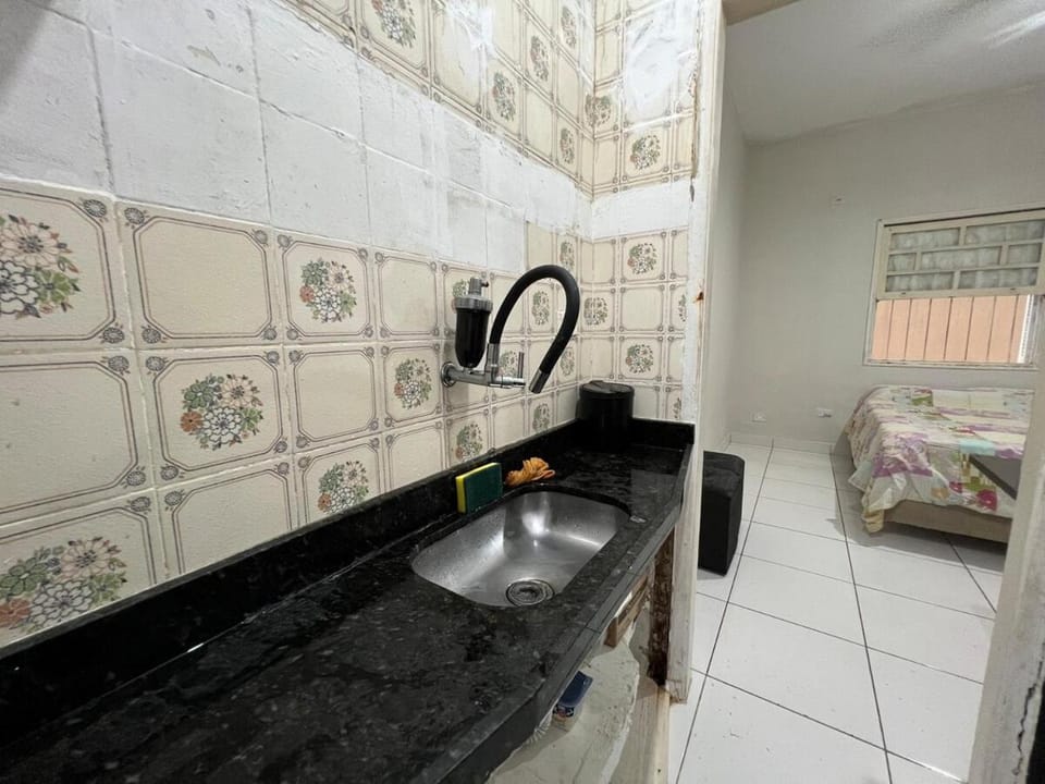 Kitnet térreo no Canto do Forte Apartment in State of São Paulo