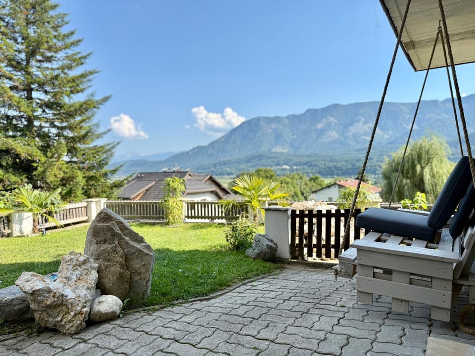 Garden, Balcony/Terrace, Mountain view