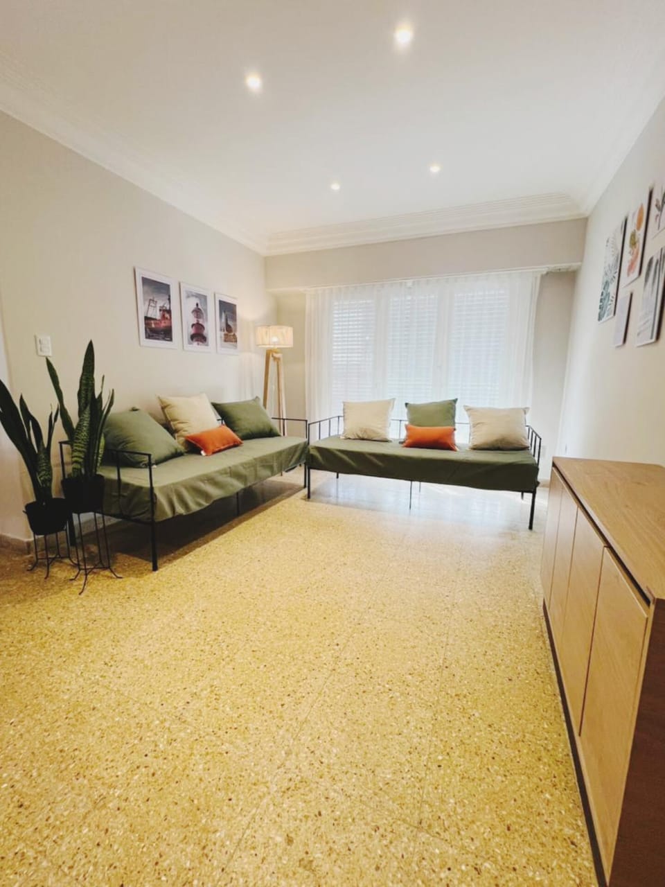 Bed, Living room