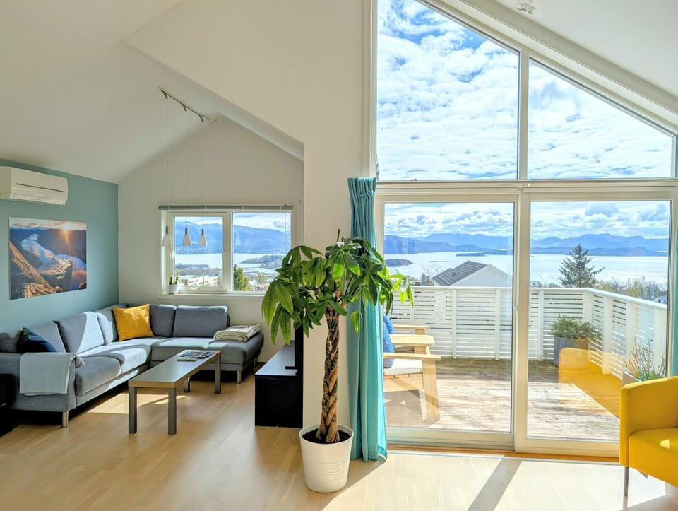 View (from property/room), Living room, Dining area, Sea view