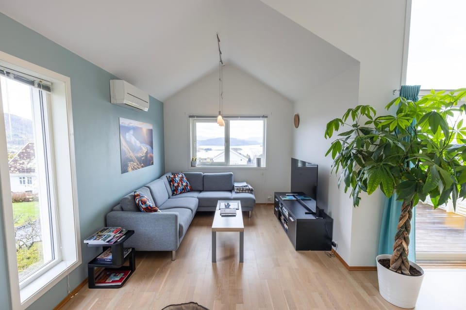 TV and multimedia, View (from property/room), View (from property/room), Living room