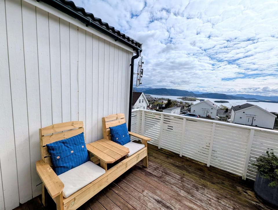 View (from property/room), Balcony/Terrace, Sea view