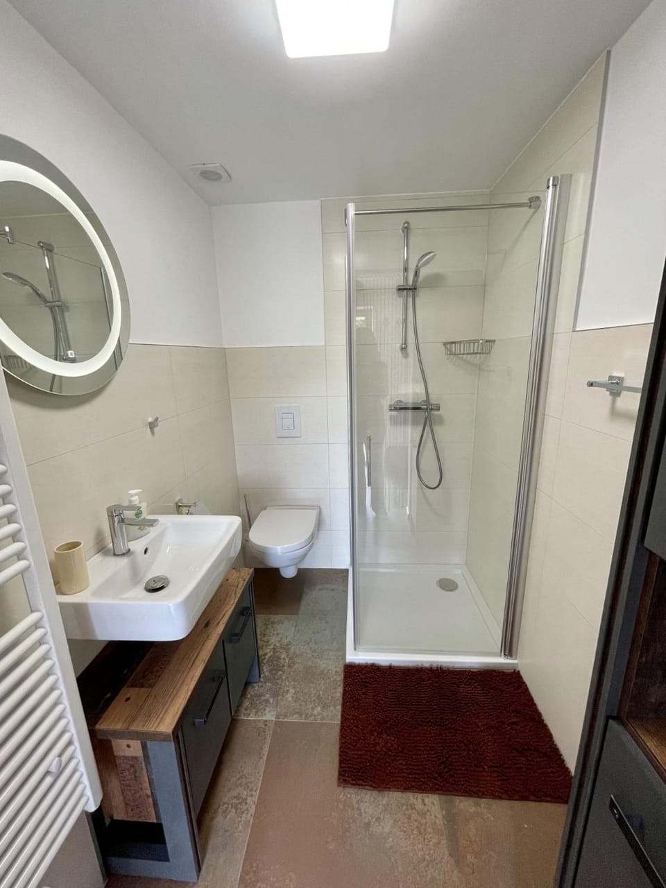 Shower, Toilet