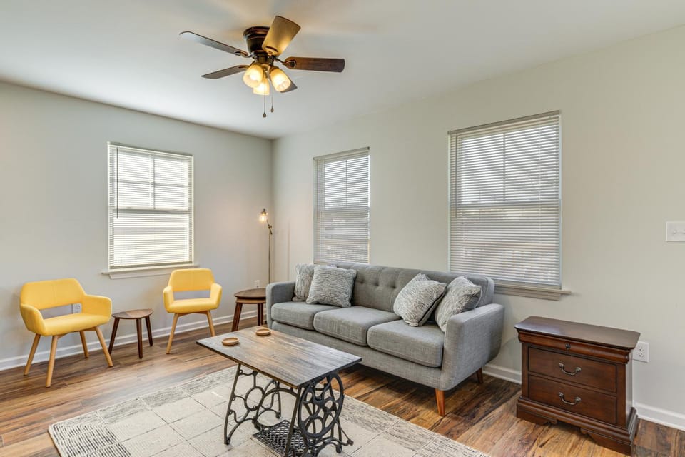 Louisville Charm Near the Derby: Apt w/ Yard! Apartment in Jefferson County