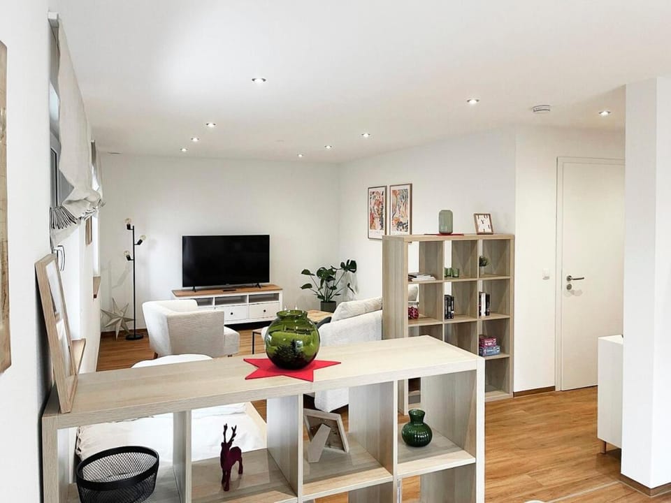 TV and multimedia, Living room, Evening entertainment
