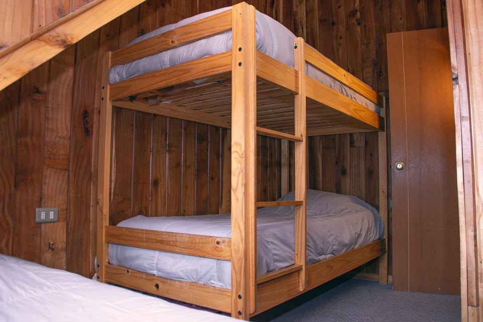 Bedroom, bunk bed
